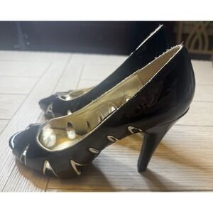 Steve Madden Lissa Black/Gold Patent Leather Peep-Toe 4.5" Heel Pump Sz 8.5‎ M